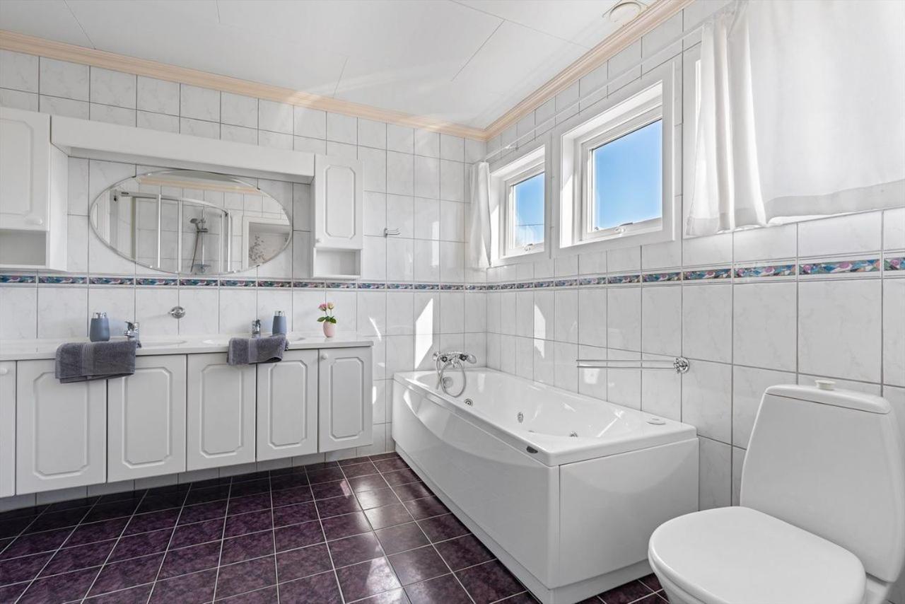 Large Home In Sola Tananger Екстер'єр фото